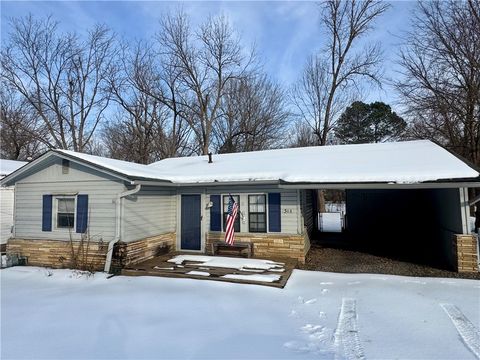 Photo of 1308 N Detroit Avenue, Russellville, AR 72801 (MLS # 1334304)