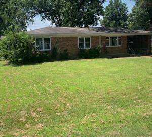 Nice 3 bedroom 2 Bath Brick home in Dardanelle. New Windows installed October 2020 and have a 10 year replacement warranty. Less than 15 minutes away from Beautiful Mount Nebo State Park and all the new walking/bike trails .
