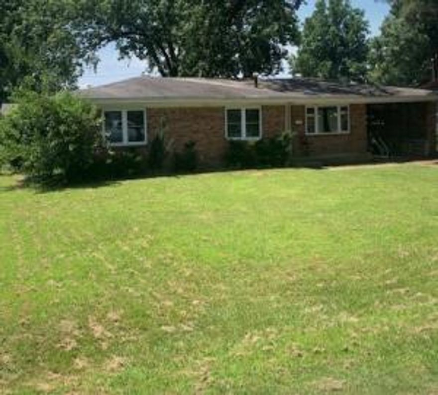 Nice 3 bedroom 2 Bath Brick home in Dardanelle. New Windows installed October 2020 and have a 10 year replacement warranty. Less than 15 minutes away from Beautiful Mount Nebo State Park  and all the new walking/bike trails .