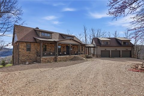 663 County Road 153 Eureka Springs AR 72632