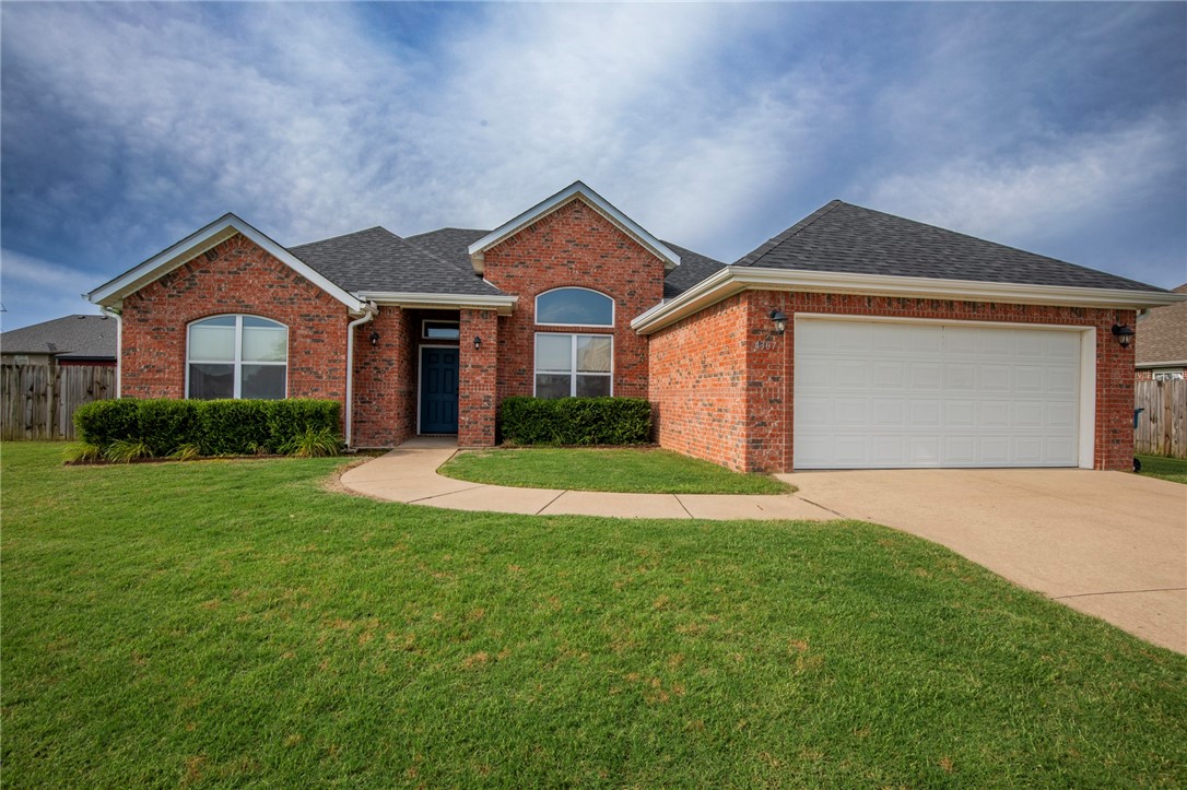 Welcome to 4307 Fieldstone Blvd, Bentonville, AR! This charming 3-bedroom, 2-bath home offers comfort, style, and convenience all in one. Located in a desirable Bentonville neighborhood, youāll love the warm hardwood flooring, spacious living areas, and numerous updates throughout. The kitchen and baths have been tastefully refreshed, making this home truly move-in ready. Step outside to a large, fully fenced backyardāperfect for entertaining, gardening, or simply relaxing in your own private space. Donāt miss this opportunity to own a beautiful home in a prime location!