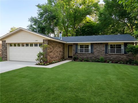 Photo of 2892 Peg Lane, Fayetteville, AR 72703 (MLS # 1347743)