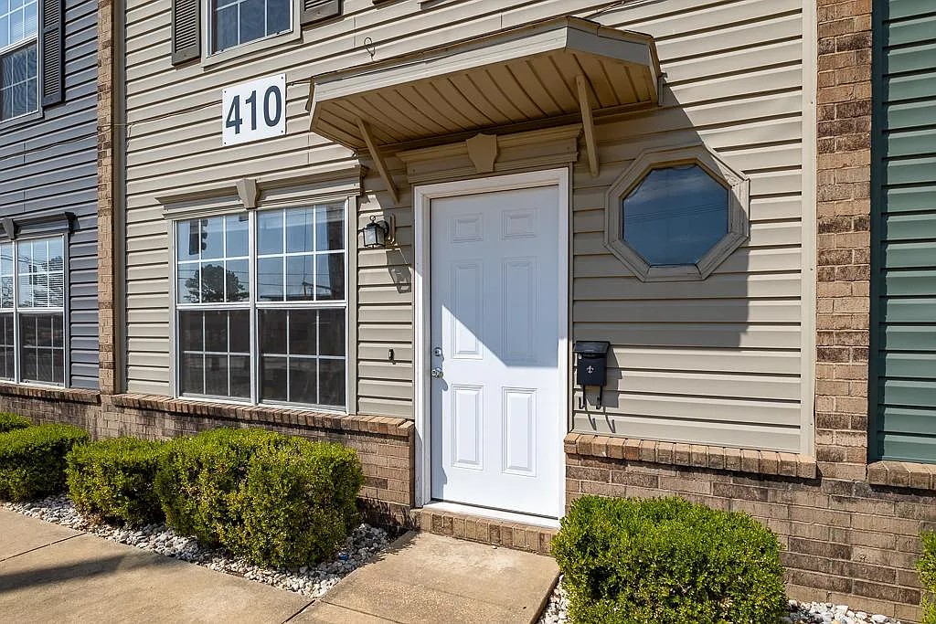 YOUNG'S ADD-BENTONVILLE - Residential Lease