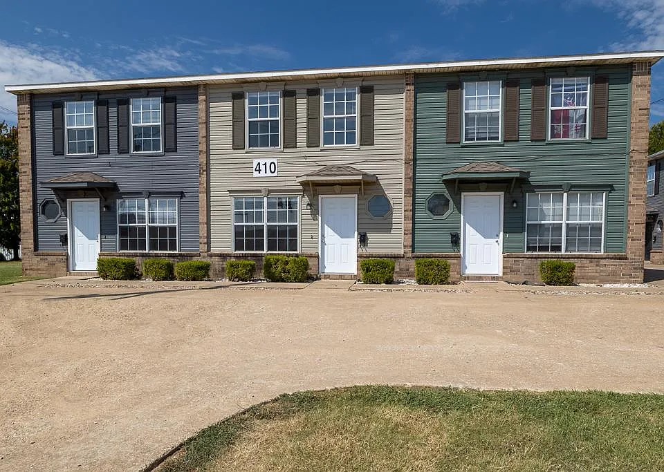 YOUNG'S ADD-BENTONVILLE - Residential Lease