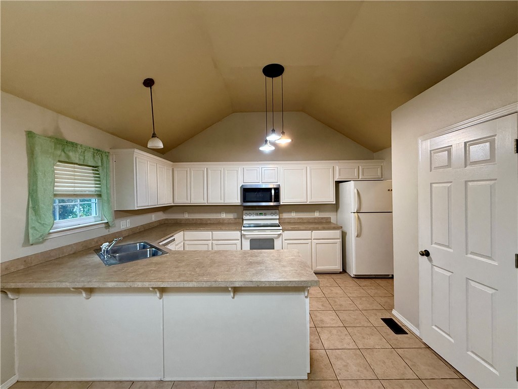 Radcliffe Sub Bvv - Residential Lease