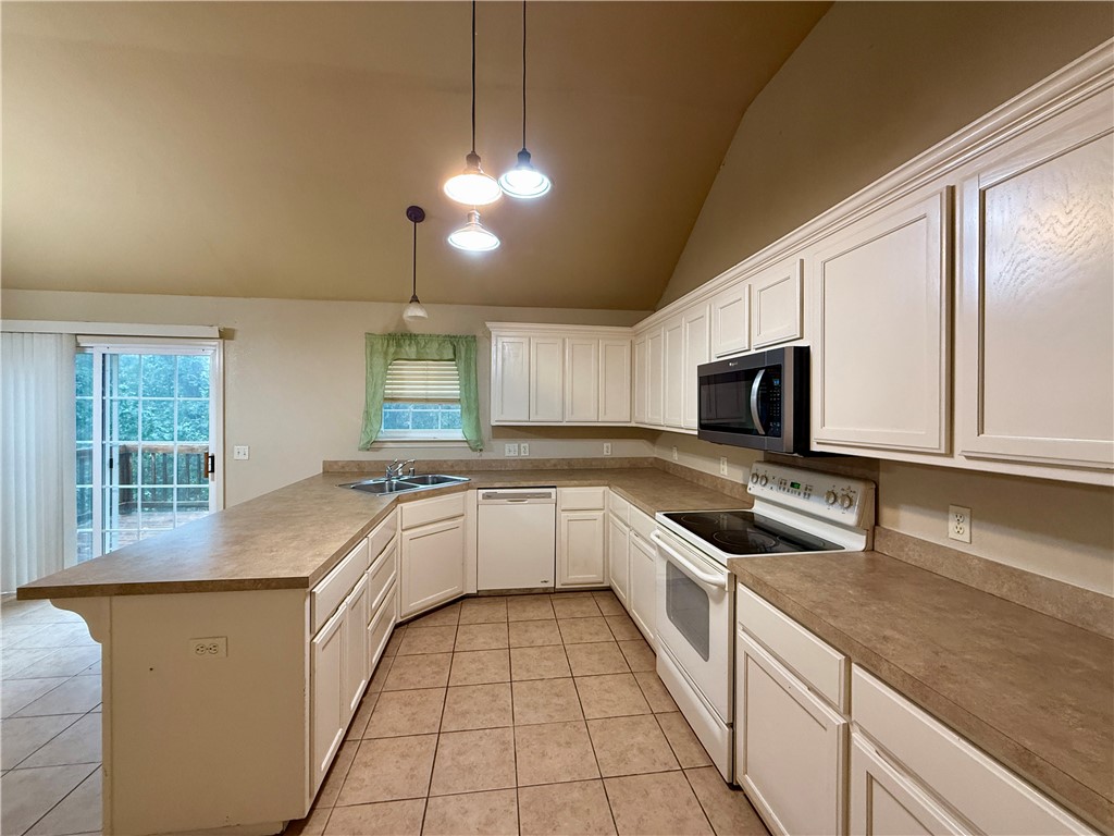 Radcliffe Sub Bvv - Residential Lease