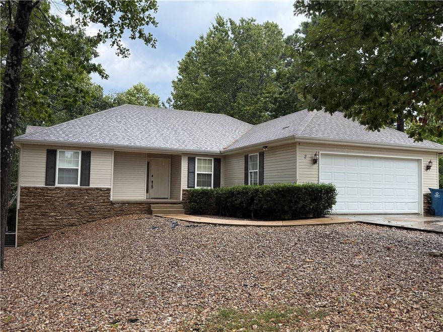 Well maintained 3 br 2 bath 1 level split floor plan home in Bella Vista. Lots of cabinets in kitchen to also include a pantry. Washer dryer included. 2 Car garage, home sits on corner with rocked yard for easy maintenance. All electric except propane fireplace. Bentonville Schools, 1 small pet negotiable (not a fenced yard). Near back 40 bike trail. Minutes from business Hwy 71 and shopping. Owner to manage with approved application.