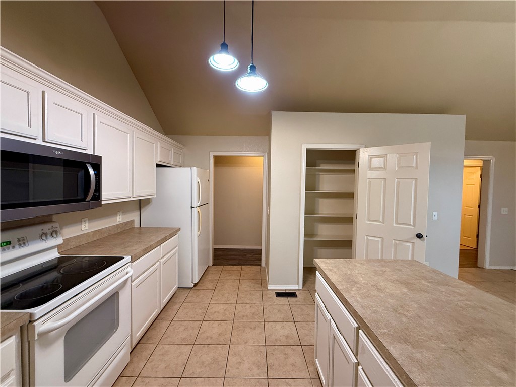 Radcliffe Sub Bvv - Residential Lease