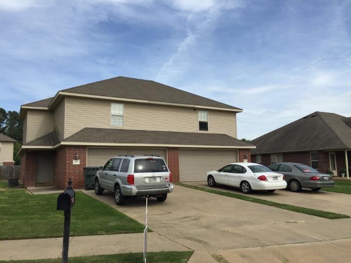 NICE DUPLEX IN W FAYETTEVILLE FEATURING 3 BEDROOM 2.5 BATHROOM WITH 2 CAR GARAGE. New carpet in bedrooms, LVP in living room, with an open fill from living room to kitchen. LARGE MASTER BEDROOM. ALL APPLIANCES.