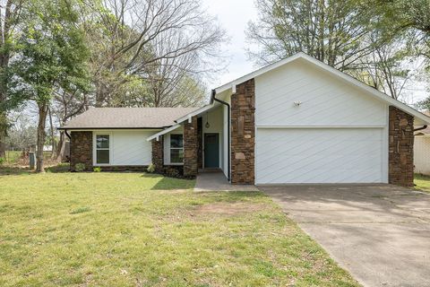 Photo of 3774 N Whippoorwill Court, Fayetteville, AR 72701 (MLS # 1338832)