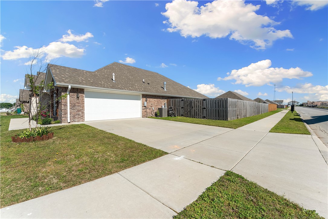 Pines Ph I, The Centerton - Residential