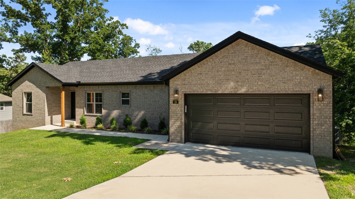 Nearly new home (built late 2023) in an excellent Bella Vista Location. From Murphy Drive, you can quickly get onto the I49 and gain easy access to much of Bentonville. Short distance to Walton Blvd in North Bentonville. Located in a peaceful neighborhood with views of the forest out the windows. Concessions available for tile shower upgrade in master bathroom, inquire for more info. -Built 2023 -Excellent location. Nearly in Bentonville, close to I49 exit and N. Walton Blvd. for quick access to town. -Bentonville School District -Stunning views of the forest. -Dishwasher, and range included -TV Included -Large pantry -Walk-in closet in master -2 car garage -Fireplace -Covered deck -Quartz countertops Photos have been digitally staged