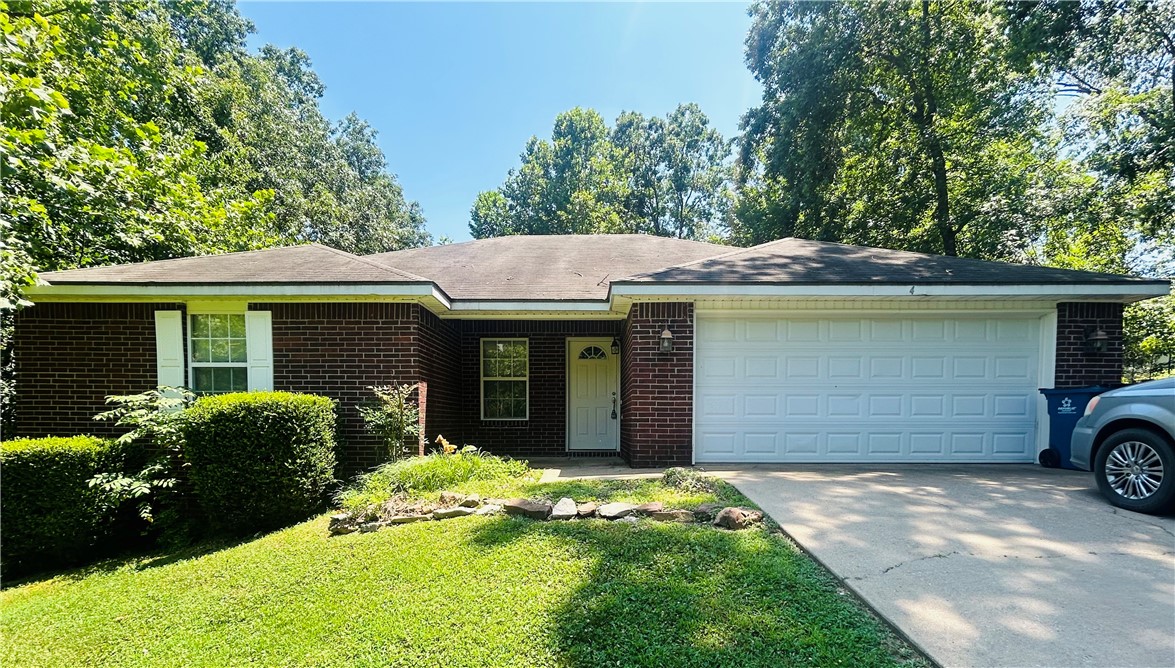 Nice 3 Bedroom 2 Bath home located in a wooded setting in Southwest Bella Vista, very close to Tunnel Vision Mountain Bike trail. Good size deck on back of house with privacy fenced yard for your enjoyment. Very private setting. Just minutes from shopping and restaurants.NO CATS FIRM
A refrigerator could be provided for additional $25 per month.