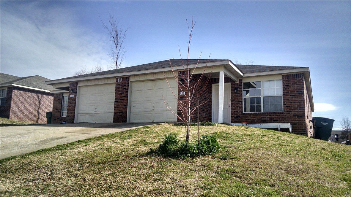 Great income property or investment, near U of A and shopping centers. Each side is 3 bedroom, 2 bath and 1 car garage. Currently one side is tenant occupied & the other side is vacant and freshly painted.