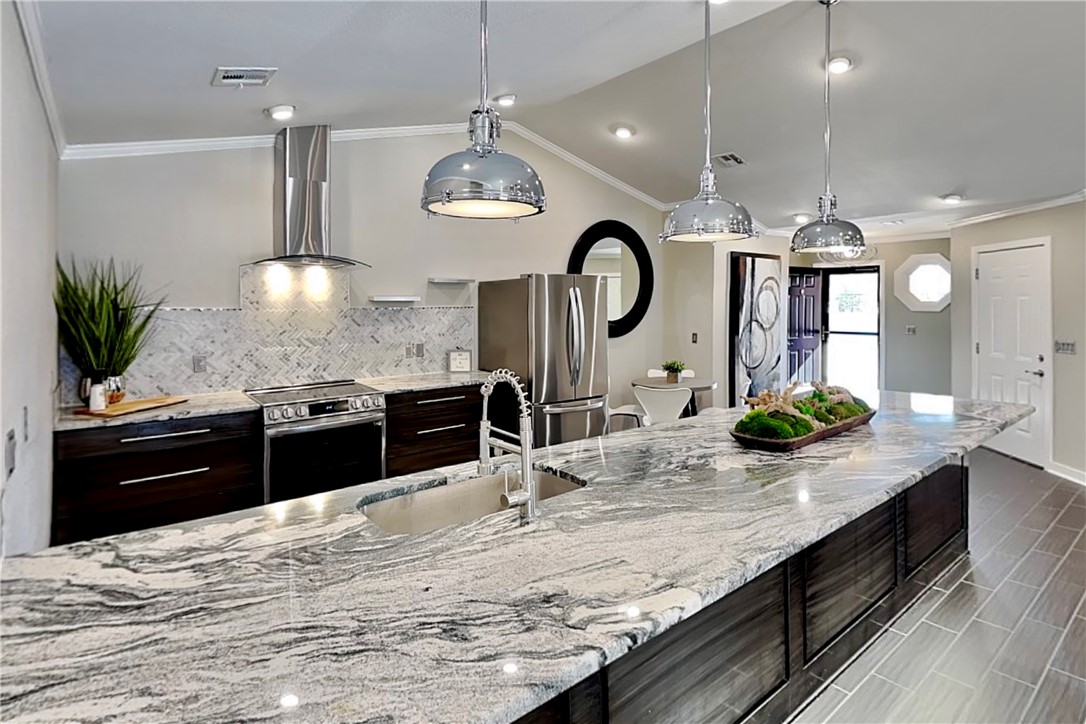 Pinnacle Town Homes Rogers - Residential