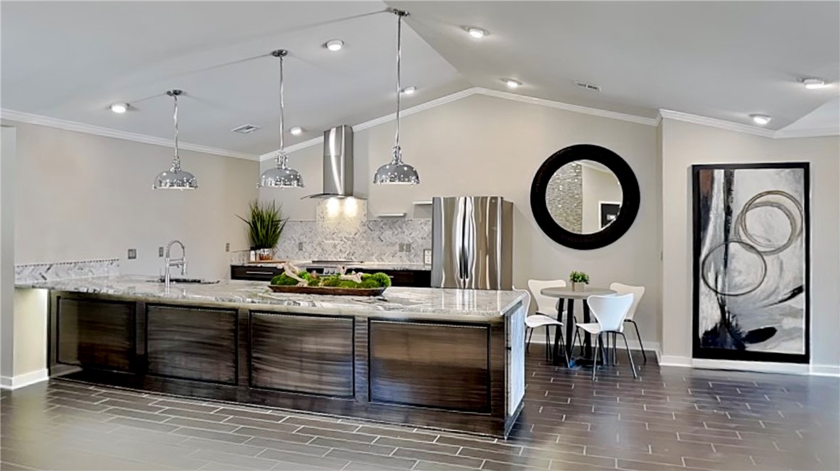 Pinnacle Town Homes Rogers - Residential