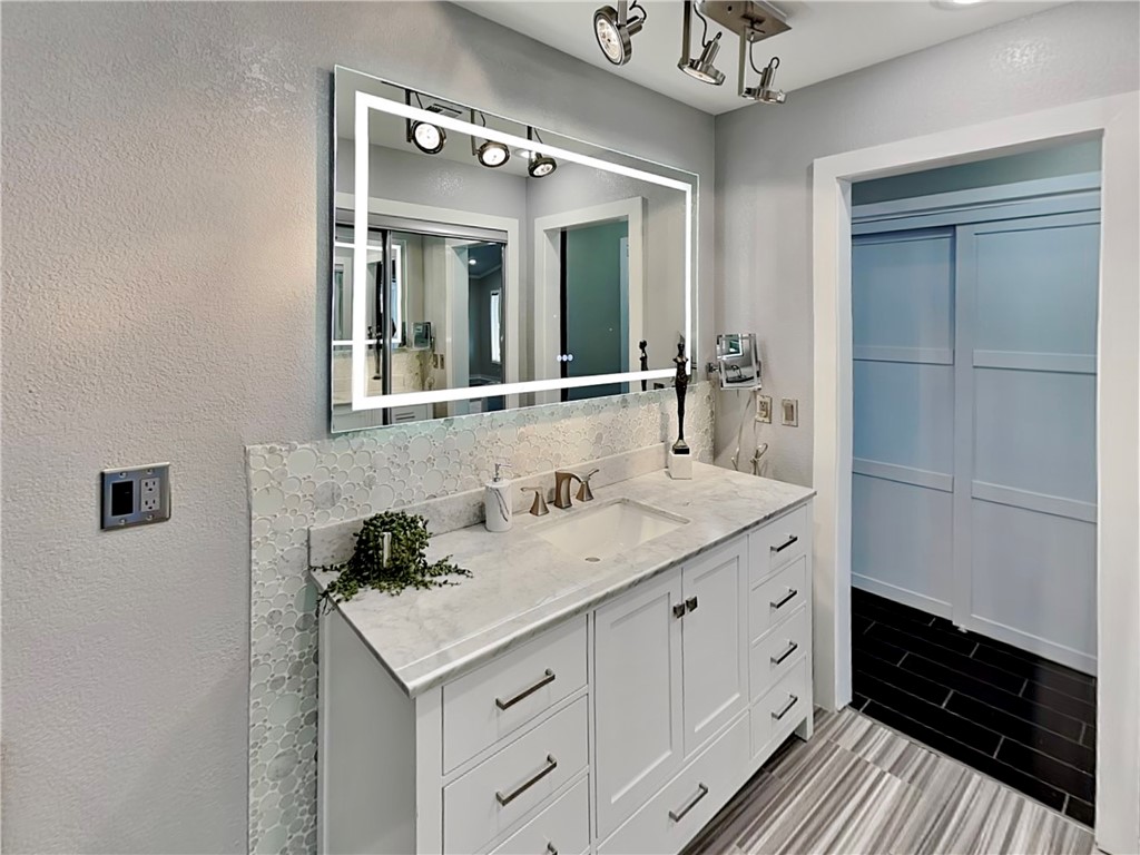 Pinnacle Town Homes Rogers - Residential