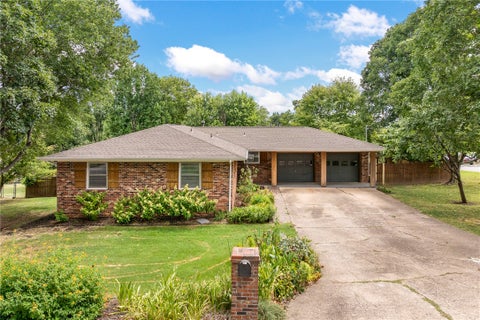 Photo of 1001 Eugene Street, Harrison, AR 72601 (MLS # 1359285)