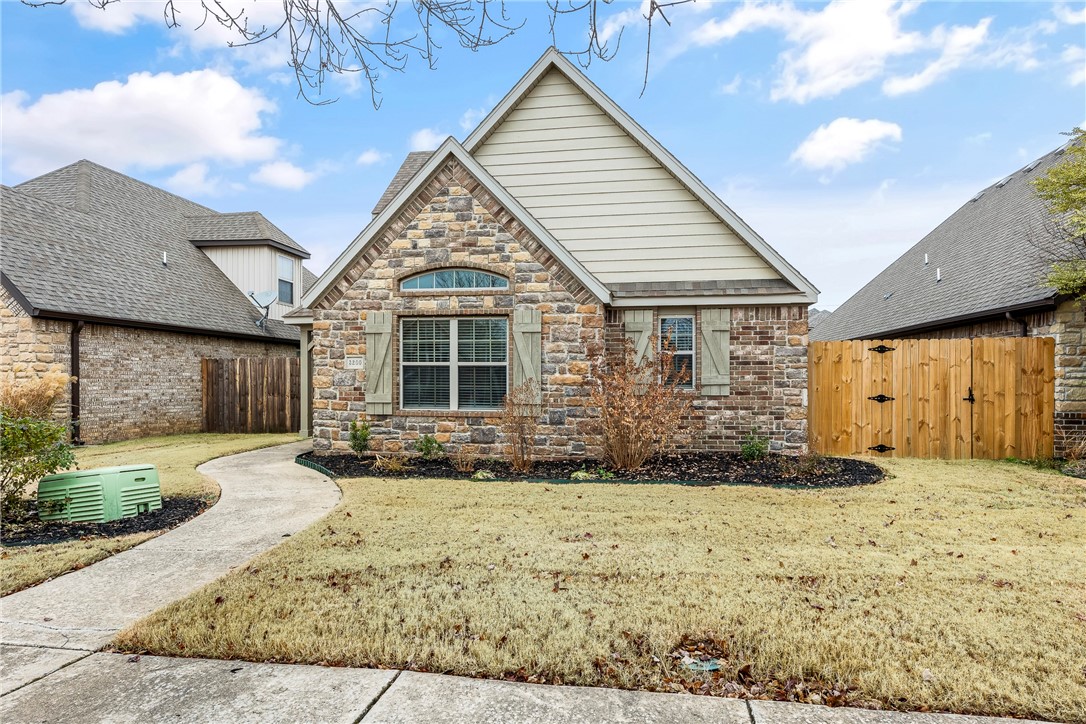 Freshly updated rental w/ new floors, paint & finishes! 4 Bed, 3 Bath w/ upstairs bonus room! Tornado shelter in garage & additional concrete added for more parking in rear of home. Subdivision includes community pool, club house, & exercise room. Front lawn & irrigation provided by POA. Great location close to schools and Walmart home office. Faces South.