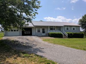 Located on the edge of town is this little jewel! A 3 bed 2 1/2 bath with over 1,500 sqft of great living space. Home features a large kitchen, living room, family room, fenced back yard and ready for your family! Come check it out!