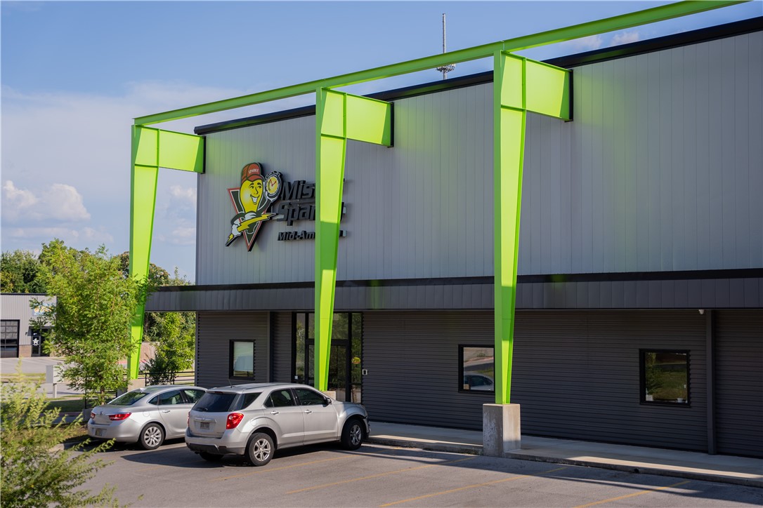 Outstanding sublease opportunity on a turnkey office/warehouse flex space centrally located in Lowell, Arkansas. This location offers easy access to all of NWA. Office space is built out with class A finishes and includes a nice reception area, 7 offices, conference room, and large conference/training room. Rear warehouse space, approx 60x30 accessed by large drive-in door. Call for more information.