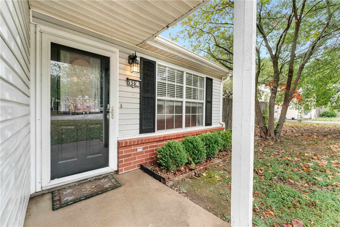 556 E Mimosa Lane
