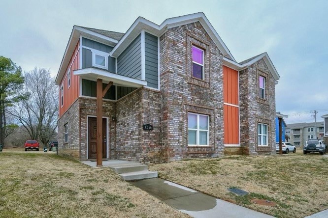 Duplex near the University of Arkansas & I-49.