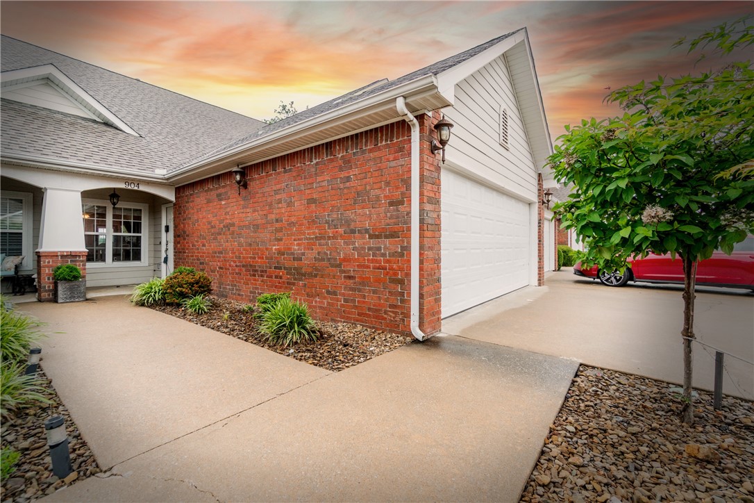 Location doesn't get better than this—right in the heart of Rogers with everything close by and I-49 just five minutes away. Restaurants, shopping, and everyday convenience are all within easy reach. This 4-bedroom, 2-bath home offers plenty of space inside and out, with a layout that works whether you're hosting or just keeping things simple. It’s a solid spot to settle in or invest, and it's ready for its next chapter.