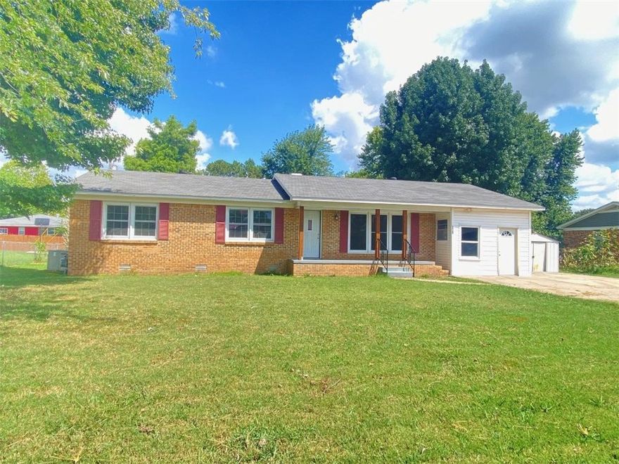 Check out this 4-bedroom, 2-bath beautiful house offers wide spaces for a large family. With a little DIY, you can easily turn the converted garage space into another bedroom, a Kids' playroom or an Office space. Fenced backyard, fresh paint and new flooring throughout the home. New Cabinets and granite countertops replaced in 2023. The property close to school or work, just about 20 mins to Eureka Spring, 45 mins to Branson, Mo. Call today for more information or schedule a showing! Agent-Owned.