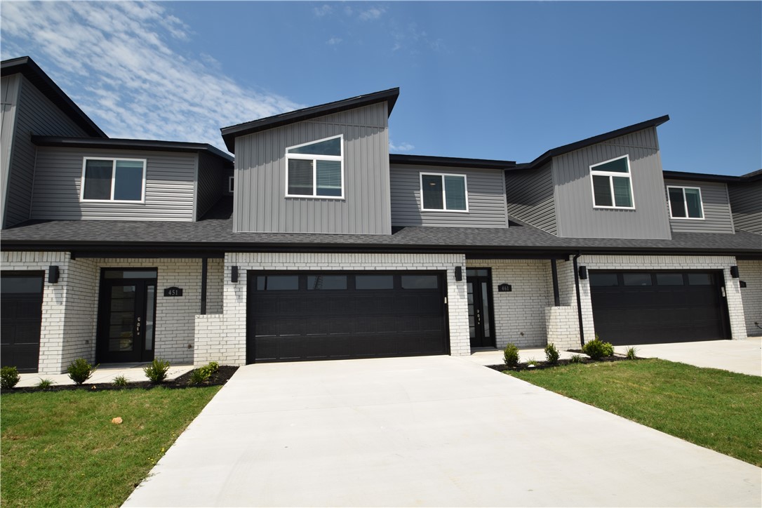 New modern design duplex! Also included brand new side by side stainless refrigerator, washer and dryer. This 3 bed 2 1/2 bath plan has an open living concept with tall ceilings and tons of natural light. Kitchen has granite countertops, stainless appliances, a large pantry, and a gas range. Primary suite is on the main floor and has a beautiful walk-in shower and a large walk-in closet. Two bedrooms upstairs with a full bath and landing area. Wood look tile in main living areas, 2" faux wood blinds, extra storage in the upstairs attic. Property has a private back patio and wood privacy fence. Owner must approve pets and no smoking.