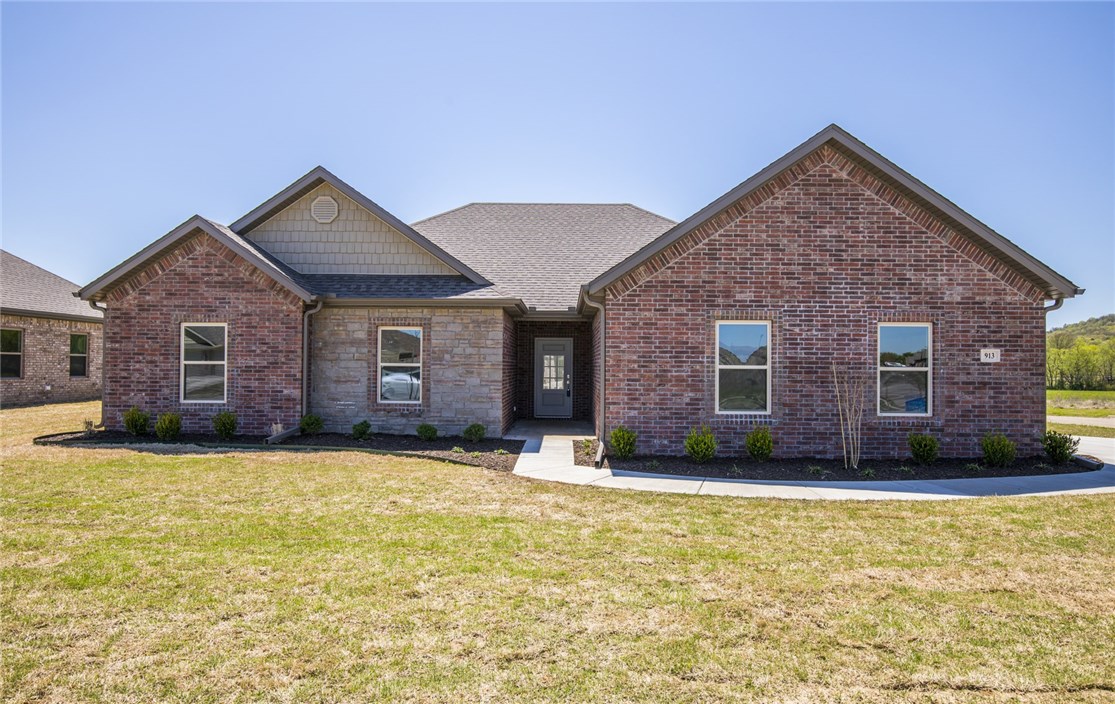 New construction! 3b/2ba home in Prairie Meadows Subdivision with 1857 sq ft!