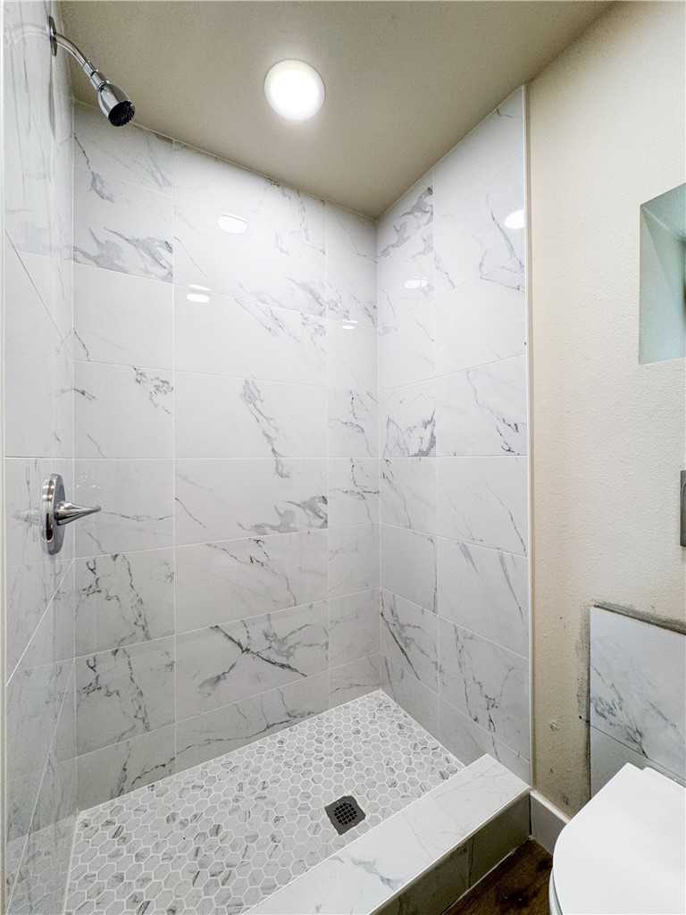 23-16-30 FAYETTEVILLE OUTLOTS - Residential Lease