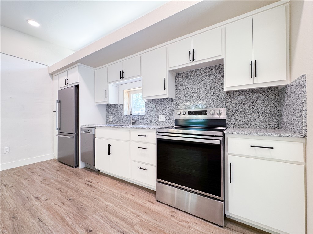 23-16-30 FAYETTEVILLE OUTLOTS - Residential Lease