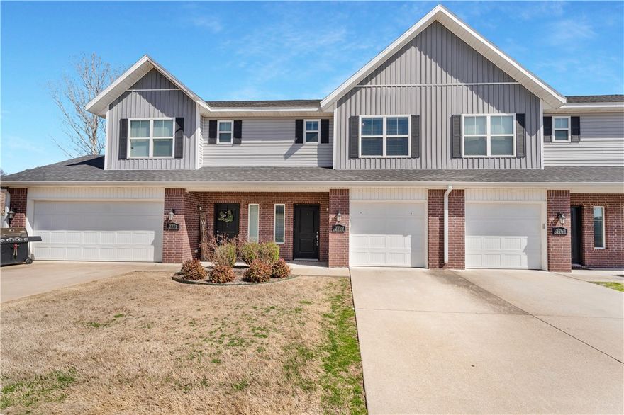 3 BED/2.5 BATH condo in prime Rogers location with convenient access to major shopping centers,the city center, and I49. Don’t miss the chance to own a unit in this multi-family fourplex. The property includes a private 1-car garage, refrigerator, washer and dryer, granite countertops, walk-in closets, and ceiling fans throughout. It's an excellent opportunity for first-time homebuyers, corporate commuters, or investors. Interior photos shown are representative of the unit's style, features and layout. Individual unit fixtures, colors and finishes may vary slightly.