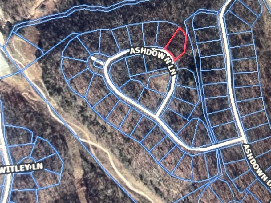 Lot on the Ledges/Back 40 Loop connector!  Back 40 Loop, Ledges and Pinyon Creek Trails all intersect less than 300 feet away.  With Lake Brittany ion the immediate area you can take full advantage of the booming Resort & Recreation City of Bella Vista.  Bentonville Schools!