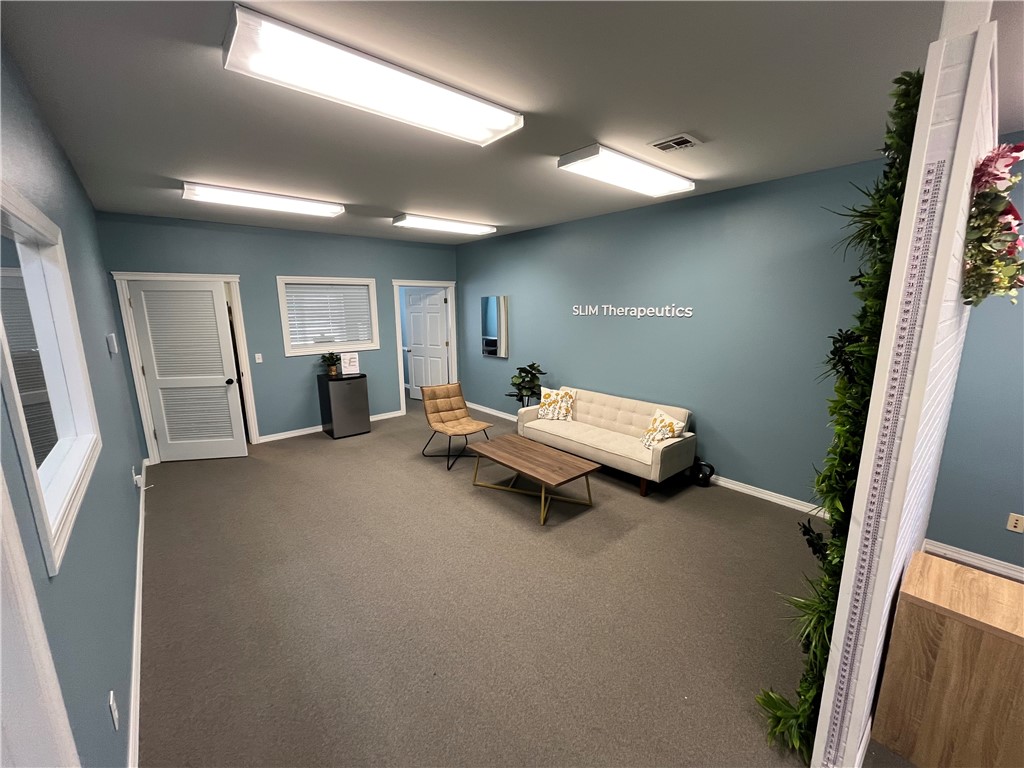 Oak Trace 2 - Commercial Lease