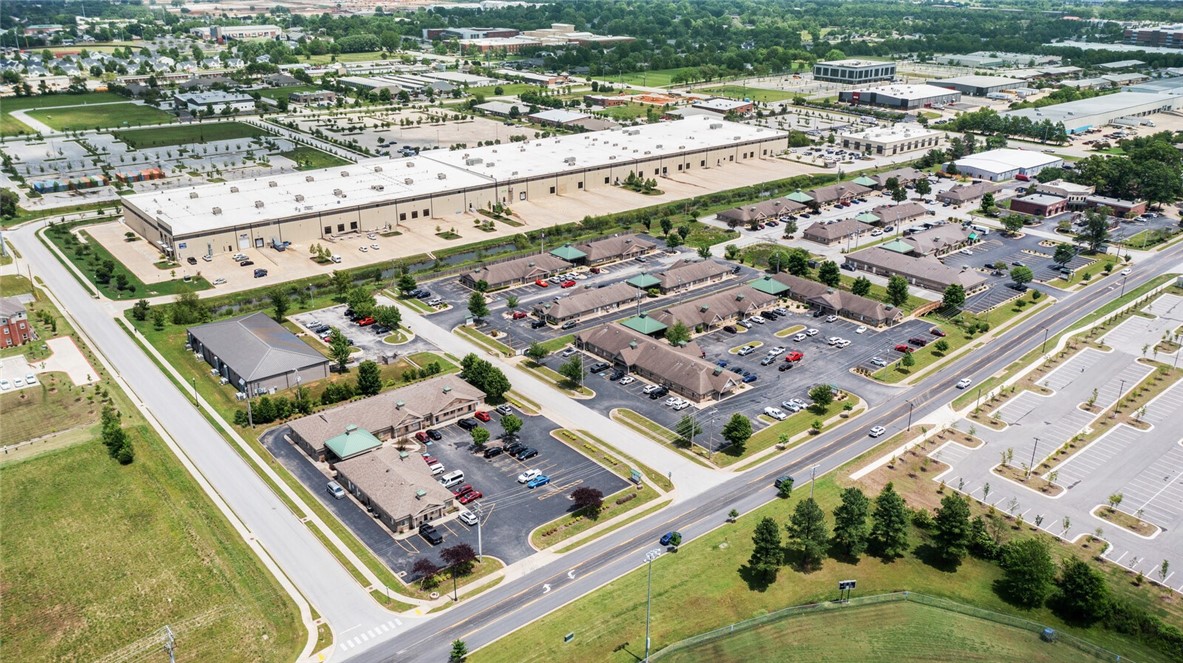 Oak Trace 2 - Commercial Lease