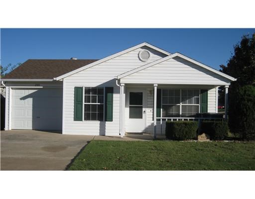 3 bedroom, 2 bath, 1 car garage in convenient location! Corner lot. Fenced back yard.