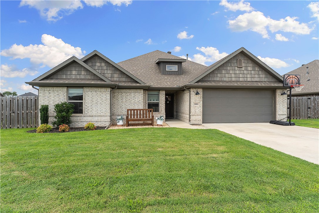 Beautiful 4-bed, 2-bath home with an open-concept living/kitchen area perfect for entertaining. The spacious living room features vaulted ceilings, large windows for natural light, and a cozy gas fireplace. The kitchen boasts a large island, granite countertops, stylish tile backsplash, stainless steel appliances, and a walk-in pantry. The primary suite offers crown molding and a private bath with dual sinks and a large tiled shower along with separate bathtub. Enjoy outdoor living on the covered patio overlooking a fenced backyard. And don't miss how large the side yard is due to the corner lot. Located just a short walk to the neighborhood park and basketball courts. Only 5 minutes to Walmart Neighborhood Market, 15 minutes to downtown Bentonville or Rogers, and close to Bella Vistaās mountain bike trails. Plus, take advantage of Walmart drone delivery in this prime, family-friendly location!