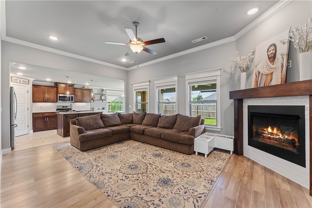 Beautiful 4-bed, 2-bath home with an open-concept living/kitchen area perfect for entertaining. The spacious living room features vaulted ceilings, large windows for natural light, and a cozy gas fireplace. The kitchen boasts a large island, granite countertops, stylish tile backsplash, stainless steel appliances, and a walk-in pantry. The primary suite offers crown molding and a private bath with dual sinks and a large tiled shower along with separate bathtub. Enjoy outdoor living on the covered patio overlooking a fenced backyard. And don't miss how large the side yard is due to the corner lot. Located just a short walk to the neighborhood park and basketball courts. Only 5 minutes to Walmart Neighborhood Market, 15 minutes to downtown Bentonville or Rogers, and close to Bella Vistaās mountain bike trails. Plus, take advantage of Walmart drone delivery in this prime, family-friendly location!