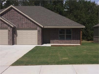 3 bedroom 2 bath duplex comes with all appliances except washer & dryer, Wood Look Vinyl Plank flooring through out, 2" faux wood blinds, Granite counter tops, open floor plan and more. Pet friendly with up to 2 pets under 50 pounds with an additional deposit.