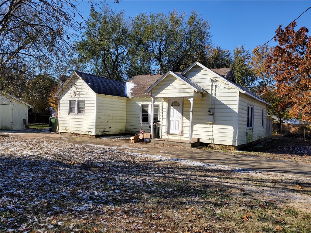 Centrally located, good size yard, privacy fence, newer roof, newer ac unit.