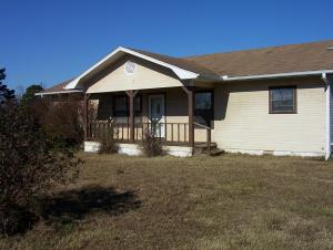 THIS IS A BANK OWNED -AS IS WHERE IS - ALL OFFERS ARE TO BE MADE ON LINE TO AUCTION.COM AGENTS MUST REGISTER THEIR BUYERS - BUYERS WILL BE CHARGED A 5% BUYER FEE - AGENTS WILL BE PAID 3% OR min of $1000.HOUSE NEEDS CARPET IN BEDROOMS AND A RANGE IN KITCHEN. HAS LAMINATE IN OTHER ROOMS. 3 BEDROOM, 2 FULL BATHS, LARGE LAUNDRY ROOM, VAULTED CEILING IN LIVING ROOM.