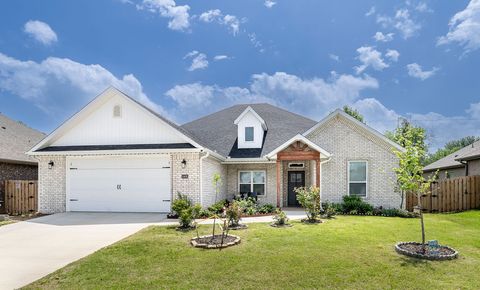 Photo of 1401 Sessile Oak Way, Bentonville, AR 72713 (MLS # 1343470)