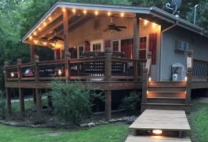 Beautiful cabin in Rustic Manors Estates. 2BR/1BA complete renovation in 2018. Convenient walk to boat dock & lake with lift included. Looking for the ideal get-a-way? This could be it! 12x28 boat slip w/lift.