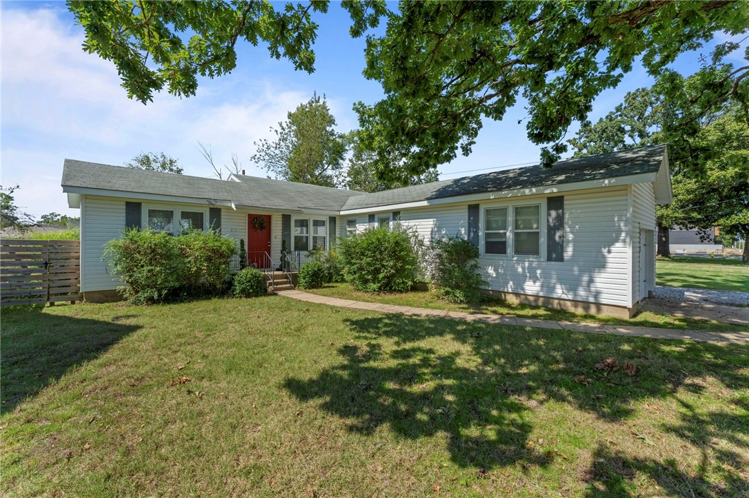 Just steps from downtown Bentonville and directly across from Airship Coffee, this charming 2-bedroom, 1-bath home offers both character and opportunity. Featuring a spacious layout, large backyard, and unbeatable location, it’s perfect for those who want to enjoy the vibrant lifestyle of being walking distance to the Bentonville Square, Crystal Bridges, bike trails, and local dining.
The oversized backyard provides plenty of room for entertaining, gardening, or future expansion. Investors will love the strong short-term rental potential—nearby Airbnbs in this area report excellent returns thanks to proximity to downtown amenities and year-round tourism.
Whether you’re looking for a cozy home in the heart of Bentonville or an investment property with proven upside, this one is a must-see.
