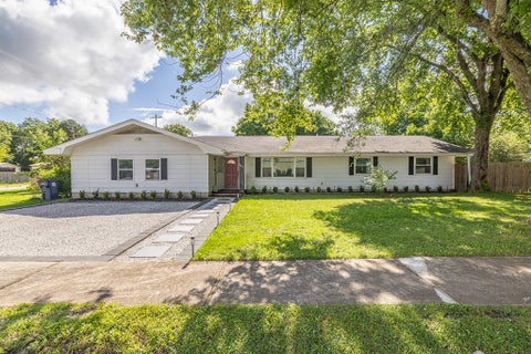 Photo of 203 S Neal Street, Prairie Grove, AR 72753 (MLS # 1360489)