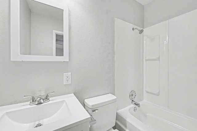 23-16-30 FAYETTEVILLE OUTLOTS - Residential Lease