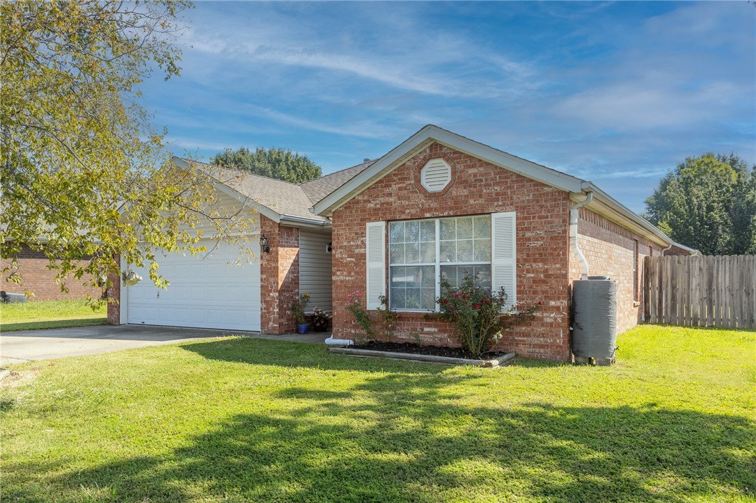 Mortgage rates are finally dropping, so it's time to quit watching and waiting and get out on that dance floor! And you have a willing dance partner in this super cozy little bungalow on Fayetteville's west side. Located 10 mins or less from the house you have the UA campus and sports venues, the Arts District and all the restaurant, coffee and grocery stops youāll ever need. This cute, updated home would make a perfect starter home, a solid investment, or student housing for next semester. Also, this location, situated between both Centennial and Kessler Parks, would be a hit with fans of the outdoors, hiking and mountain biking. In fact, right from your front door you can bike to either of those parksā trails in three minutes or less. Even schools are a quick bike ride from home. Over the years the house has had many updates, including new HVAC, flooring, a kitchen refresh, and other nice improvements. In the end, this home is a cut above the others in this price range. Come see for yourself!