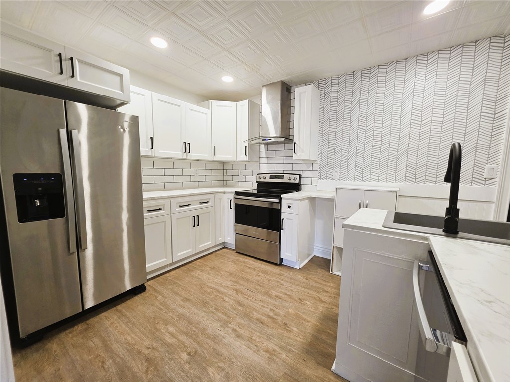 Townhouse Tct 3 A/K/A Drake - Residential Lease